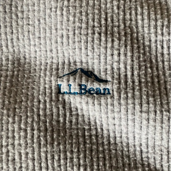LLBean woman’s fleece pullover with pockets!! - Picture 4 of 7